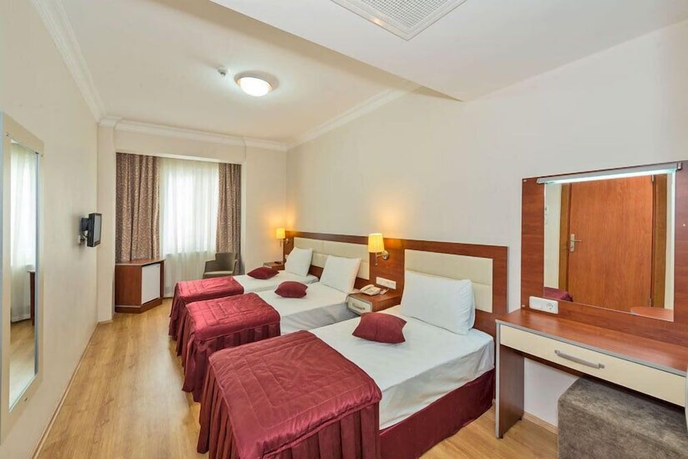 La Garden Hotel Triple Room 6