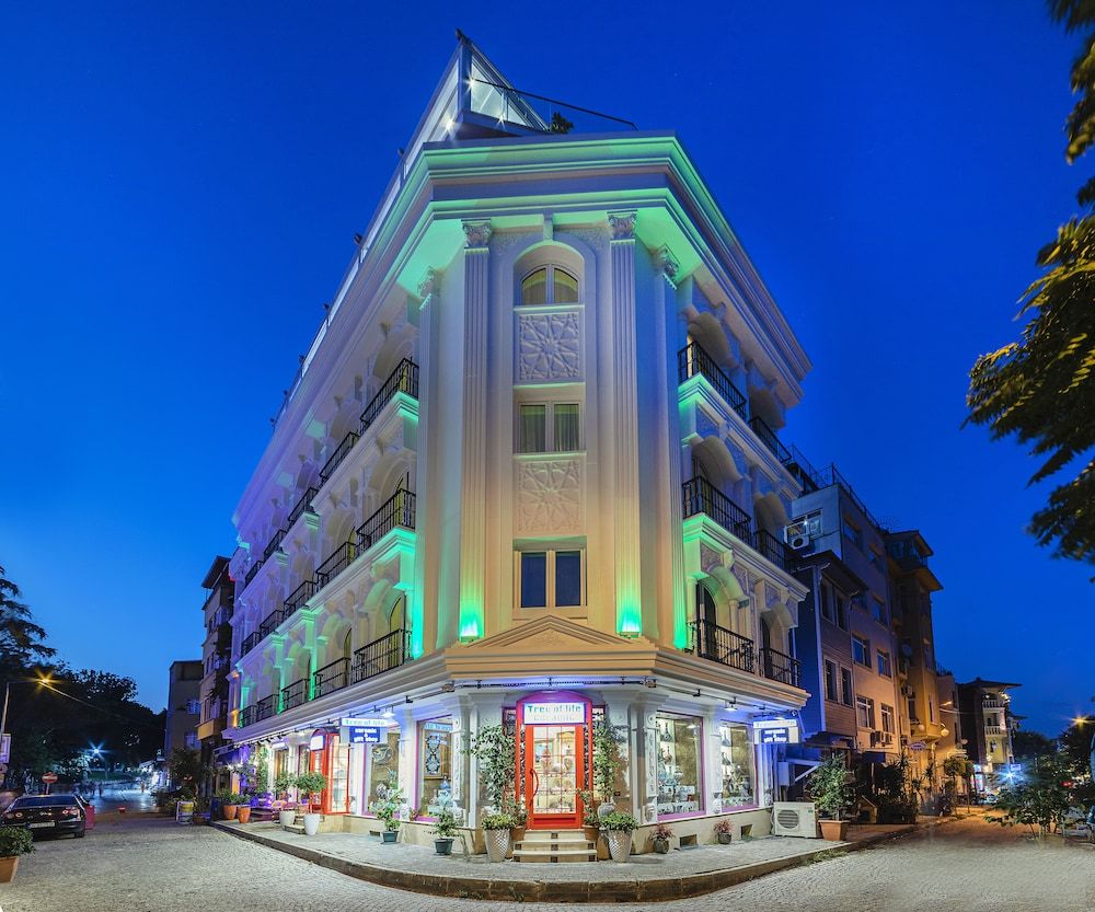 undefined The Magnaura Palace Hotel 6