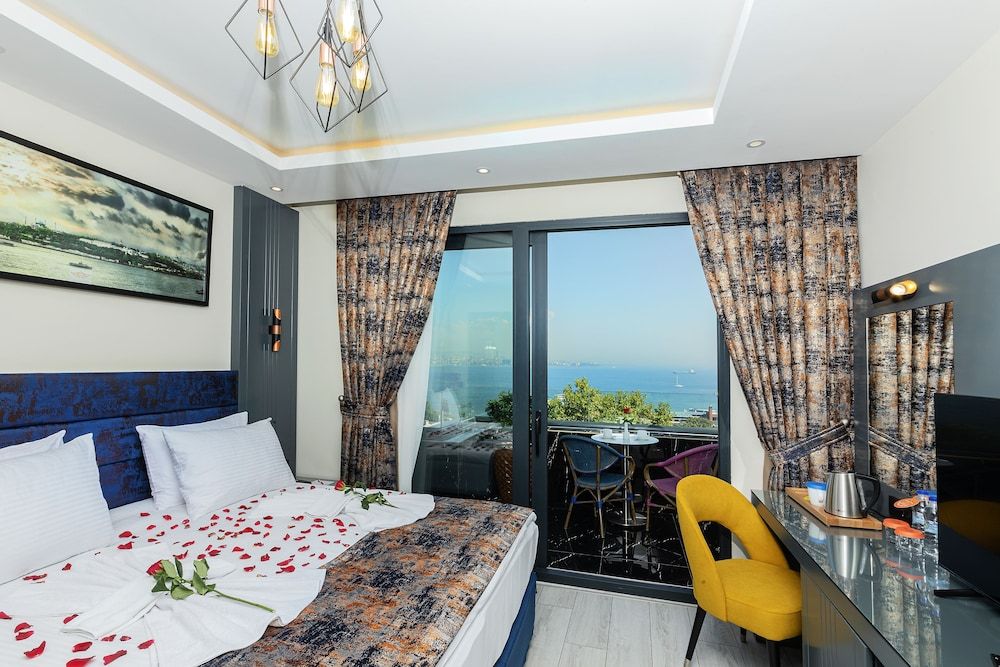 undefined The Magnaura Palace Hotel