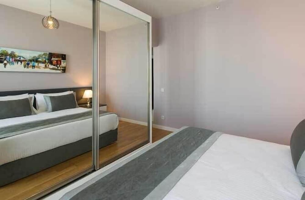 undefined Coresh Suites 8