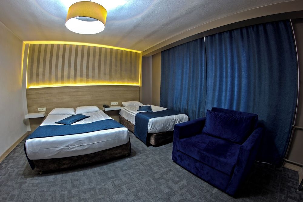 Baykara Hotel Comfort Quadruple Room, Accessible 3