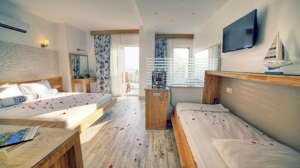 Honeymoon Room, 1 Double Bed, Jetted Tub, Sea View