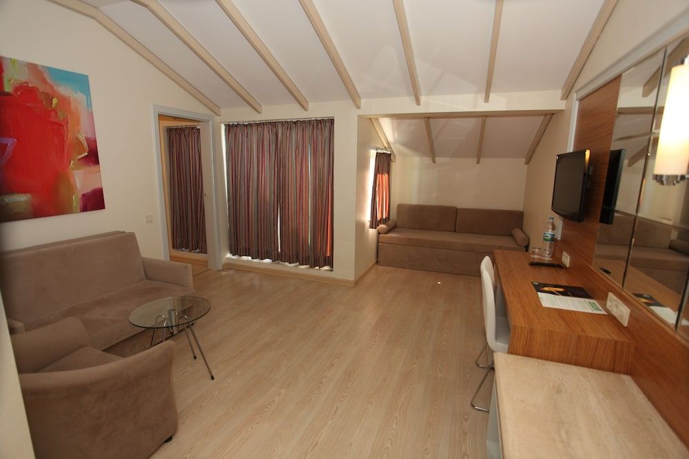 Deluxe Suite