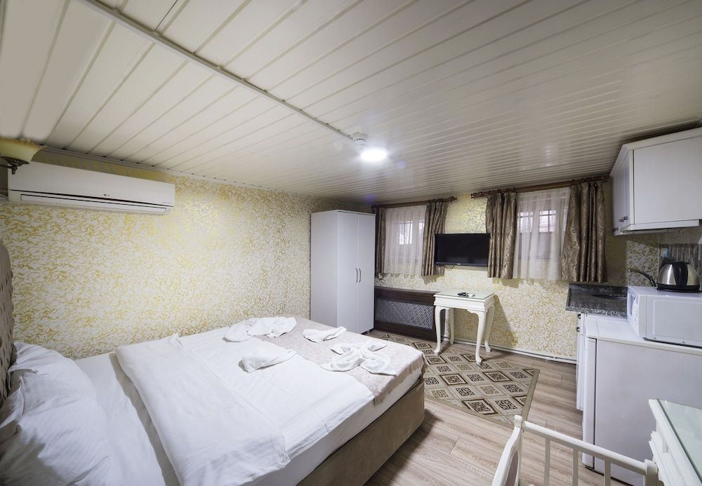 Emre Residence Suites Economy Double Room, Kitchen 8
