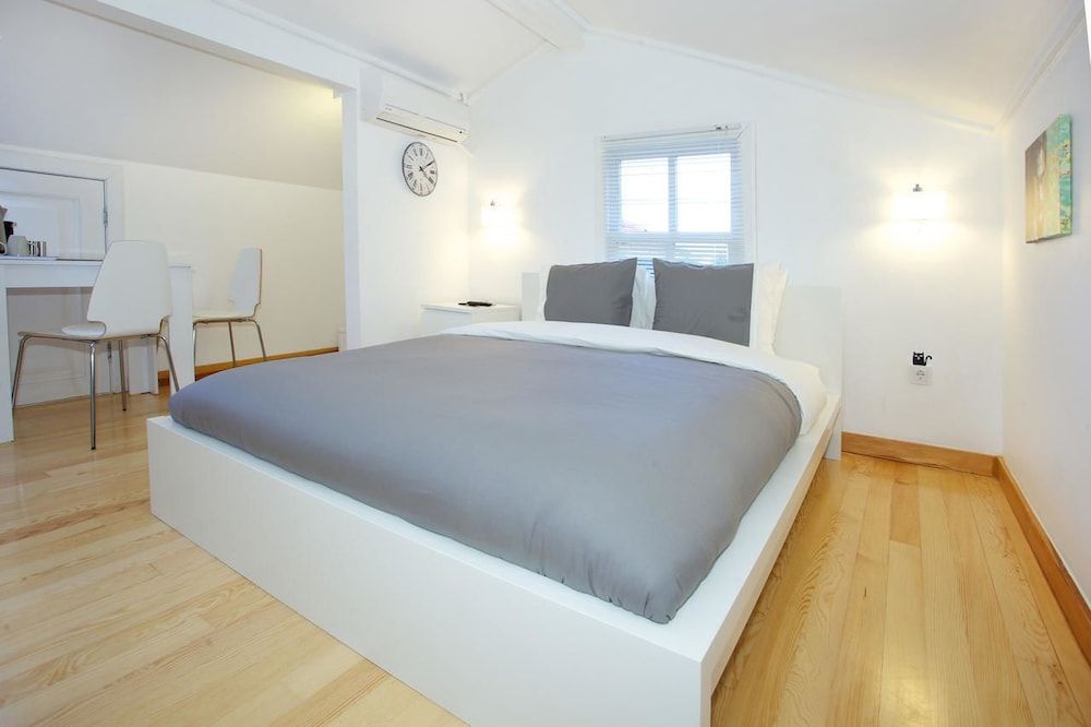 Dreamer's B&B Cihangir Double Room, Shared Bathroom 12