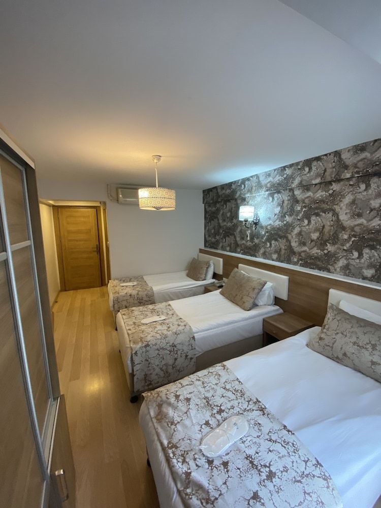 undefined Polanin Hotel 8