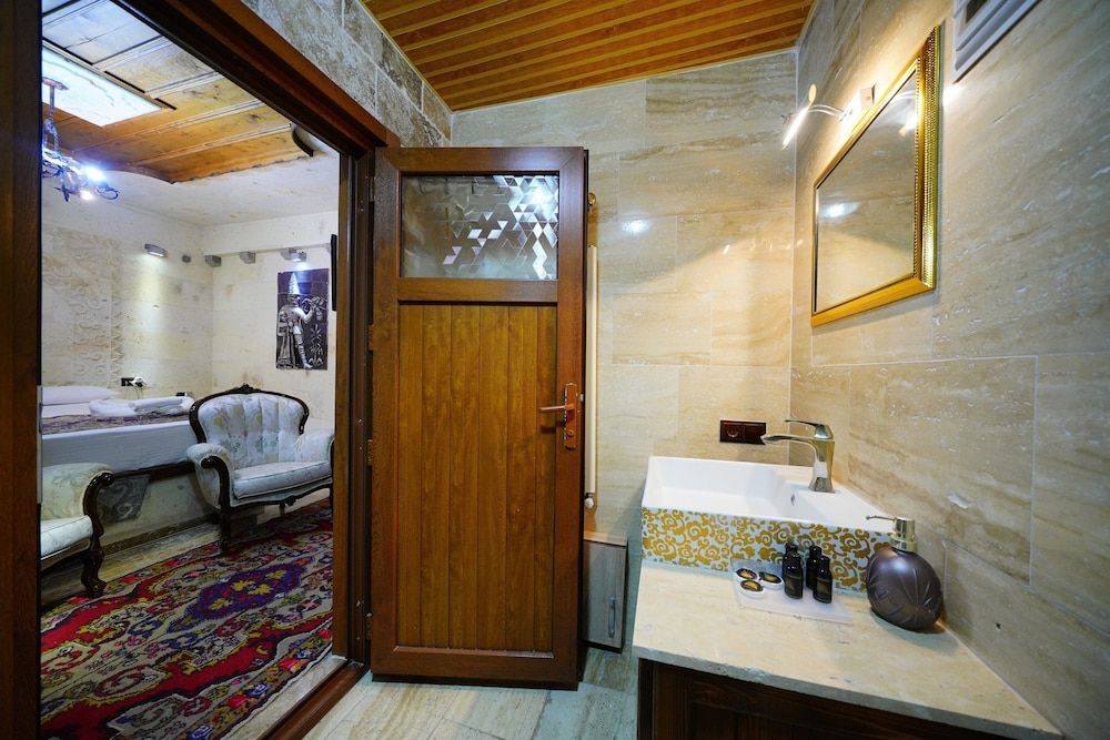 Sun Rise View Hotel Deluxe Suite, 1 King Bed 13