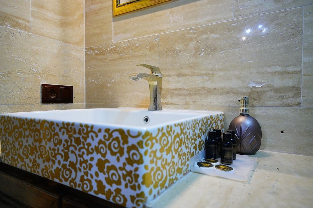 Sun Rise View Hotel Deluxe Suite, 1 King Bed 10