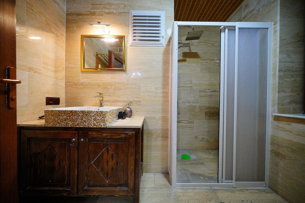 Sun Rise View Hotel Deluxe Suite, 1 King Bed 11