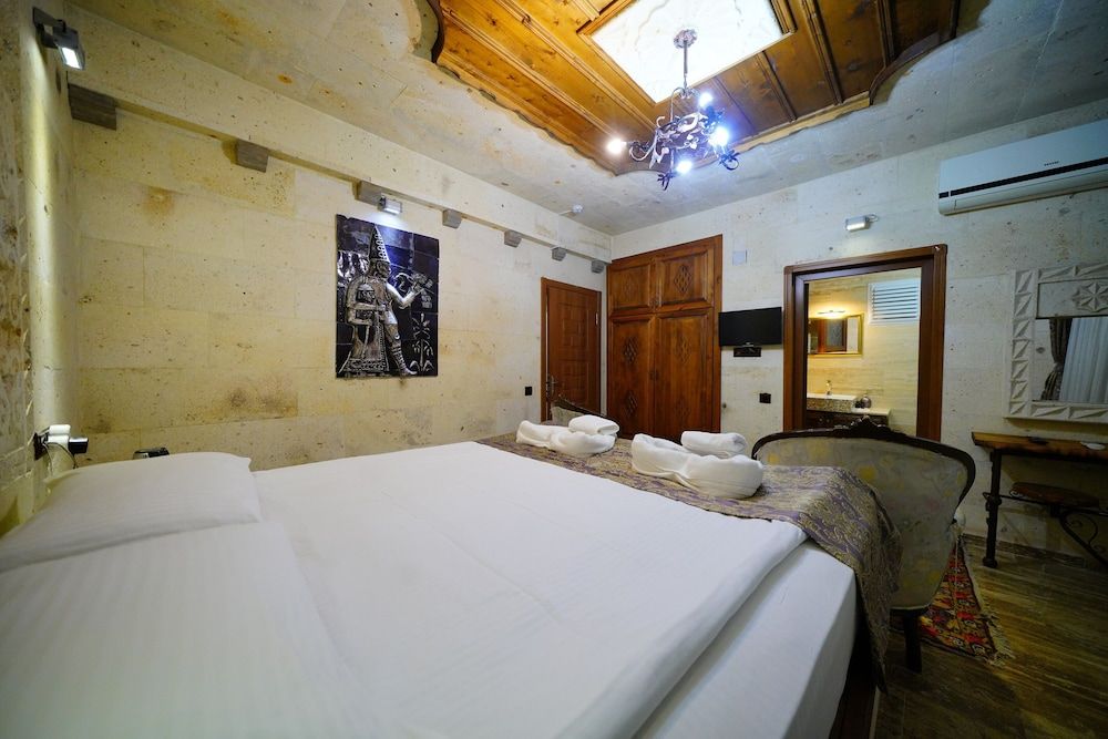 Sun Rise View Hotel Deluxe Suite, 1 King Bed 4