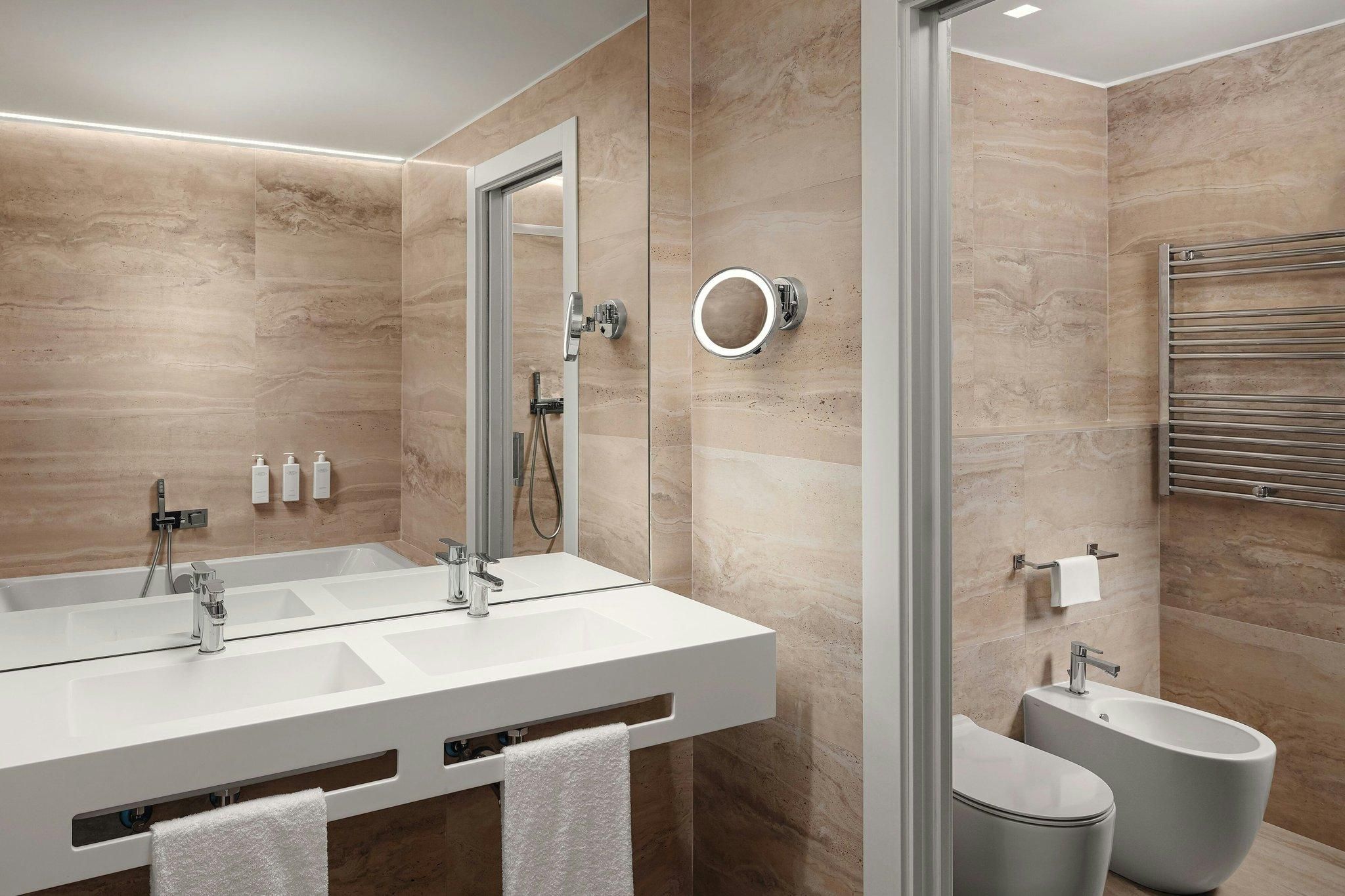 Privilege Suite, 1 Bedroom Signature Suite, 1 King, City view, Terrace