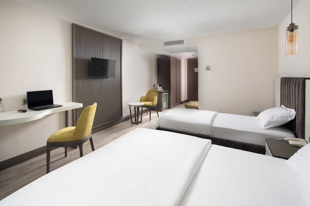 Sinema Hotel Triple Room