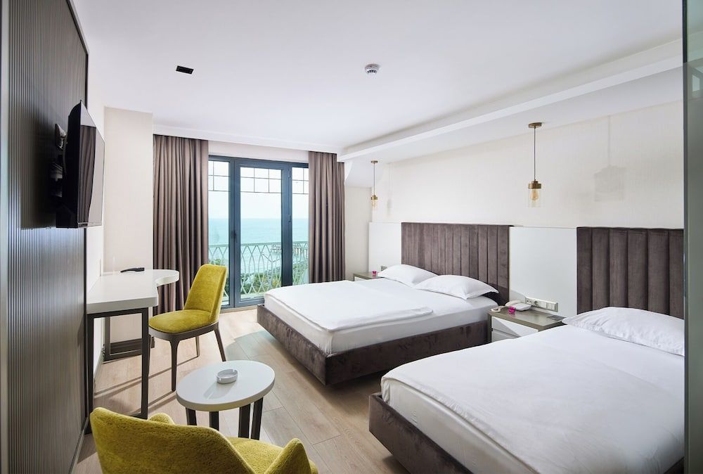 Sinema Hotel Triple Room 2