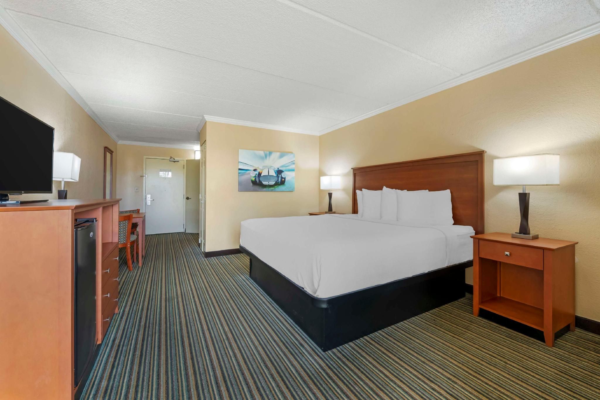 Accessibility - 1 King Bed, Bathtub, Balcony, Nonsmoking