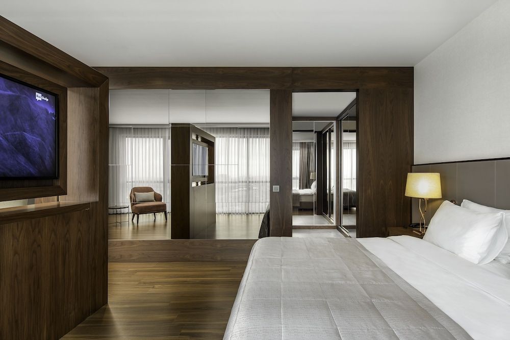 Junior Suite, 1 King Bed (Golden Horn View)