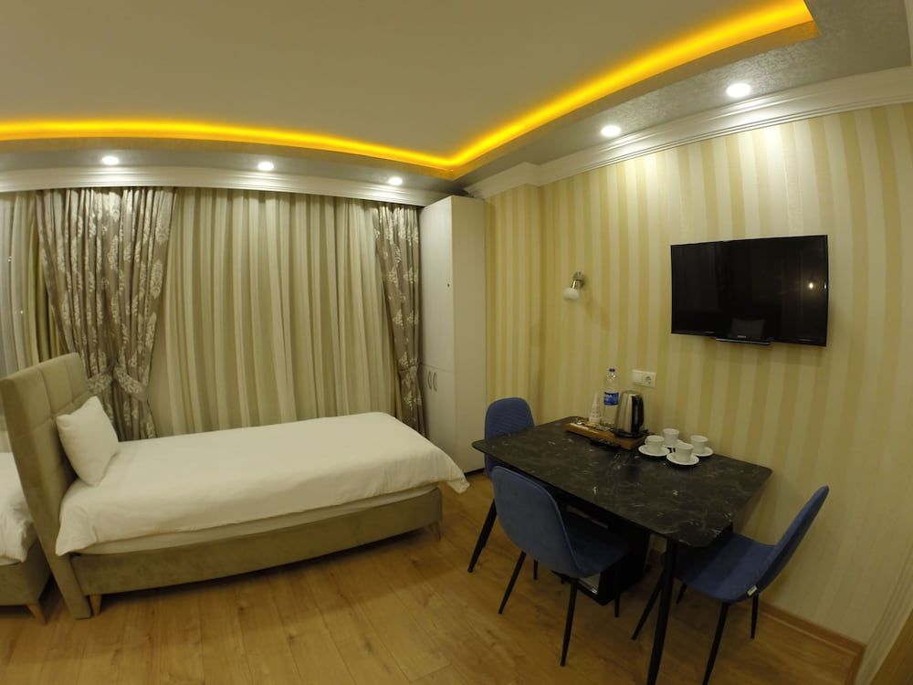 Meydan Suites Deluxe Quadruple Room 11