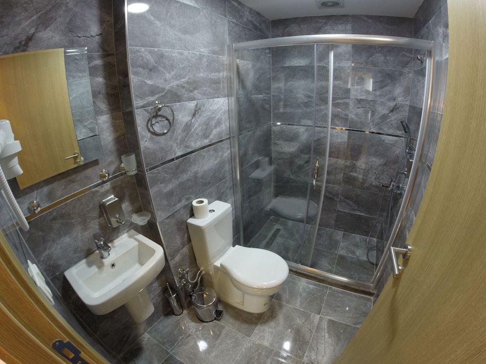 Meydan Suites Deluxe Quadruple Room 13