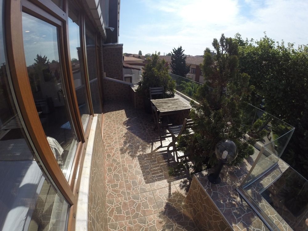 Meydan Suites Deluxe Double Room, Balcony 12