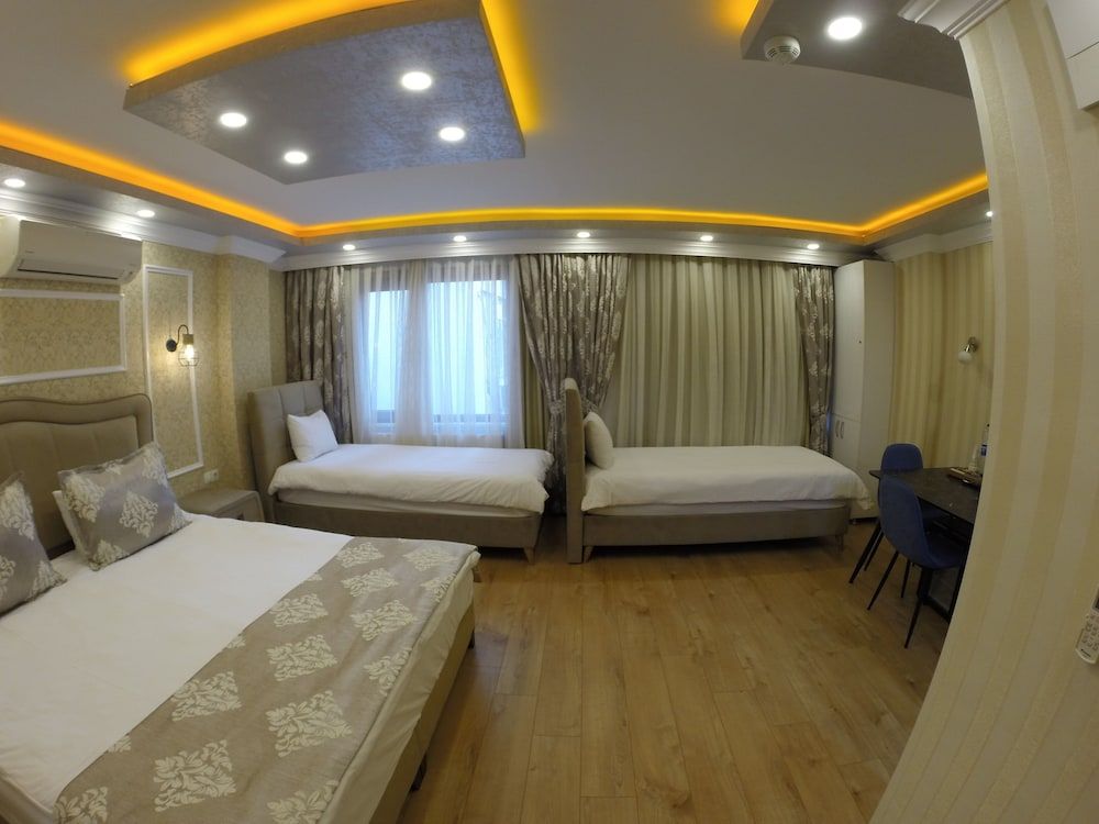 Meydan Suites Deluxe Quadruple Room 7