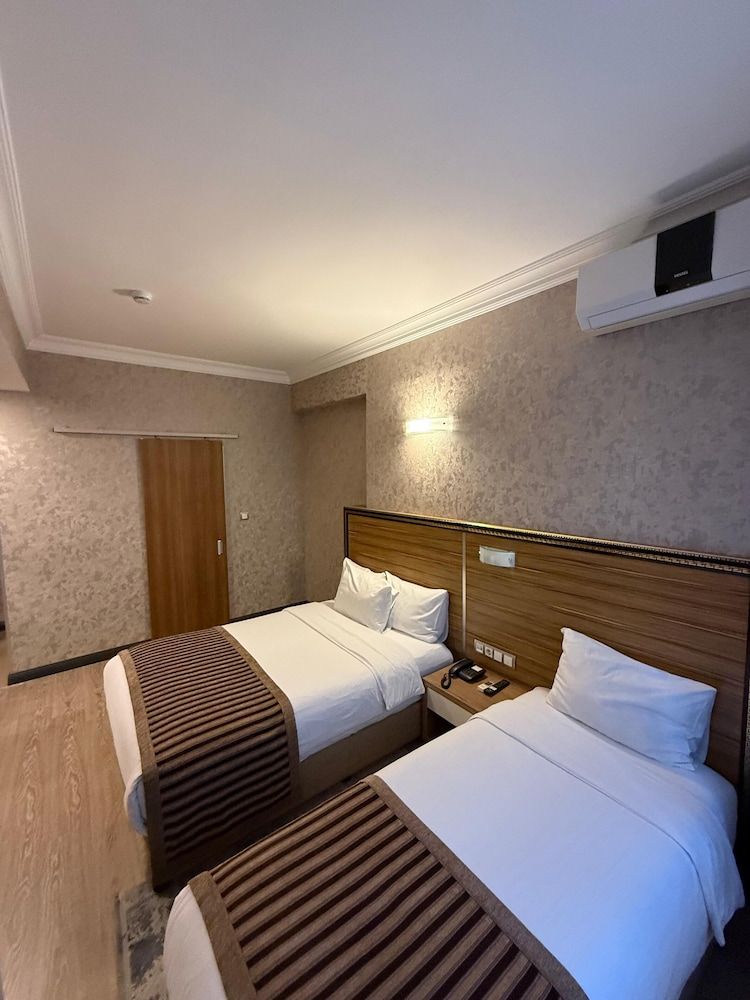 Buyuk Hotel Family Triple Room 3