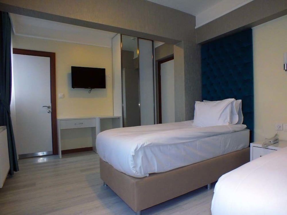 Cebeci Lotis Hotel Triple Room 4