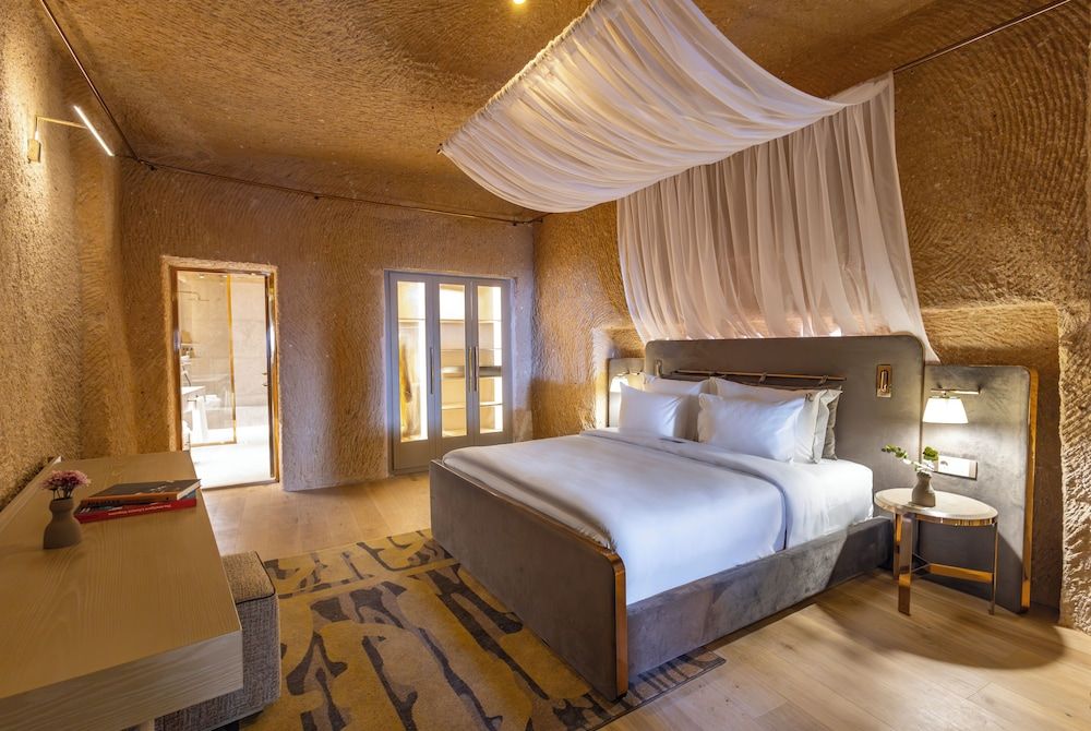 Spacious Cave Suite
