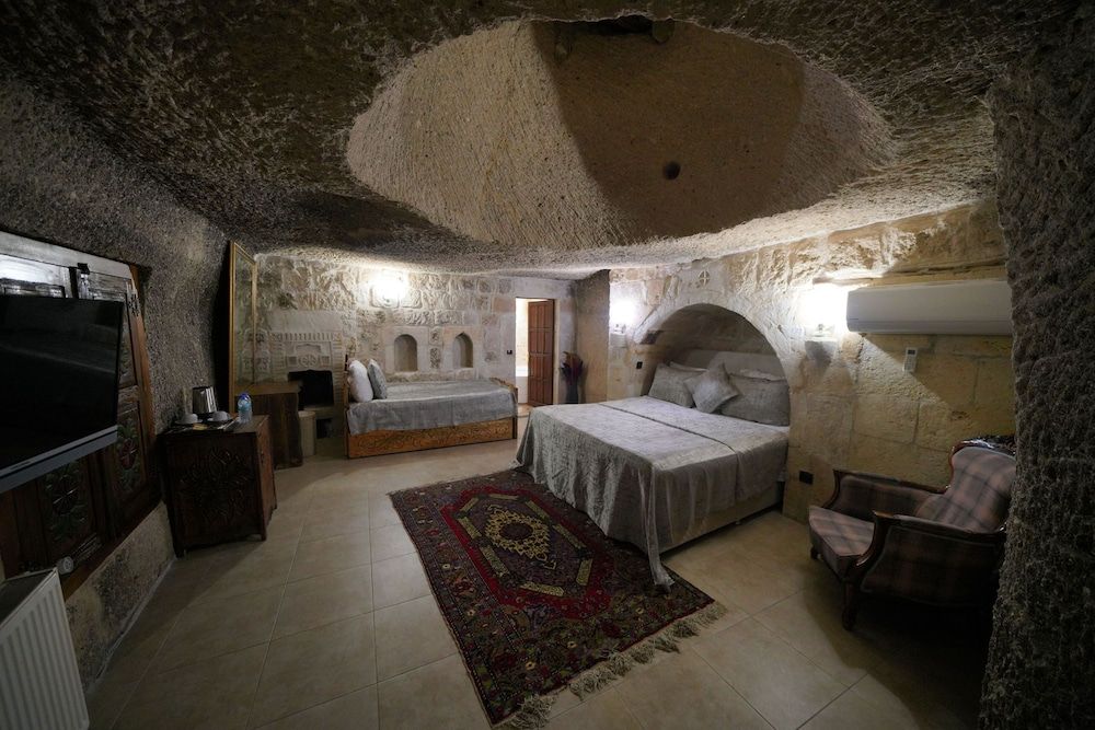 undefined Holiday Cave Hotel 10