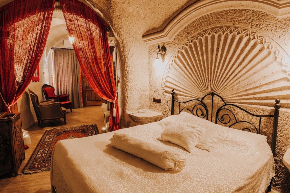 undefined Holiday Cave Hotel 2