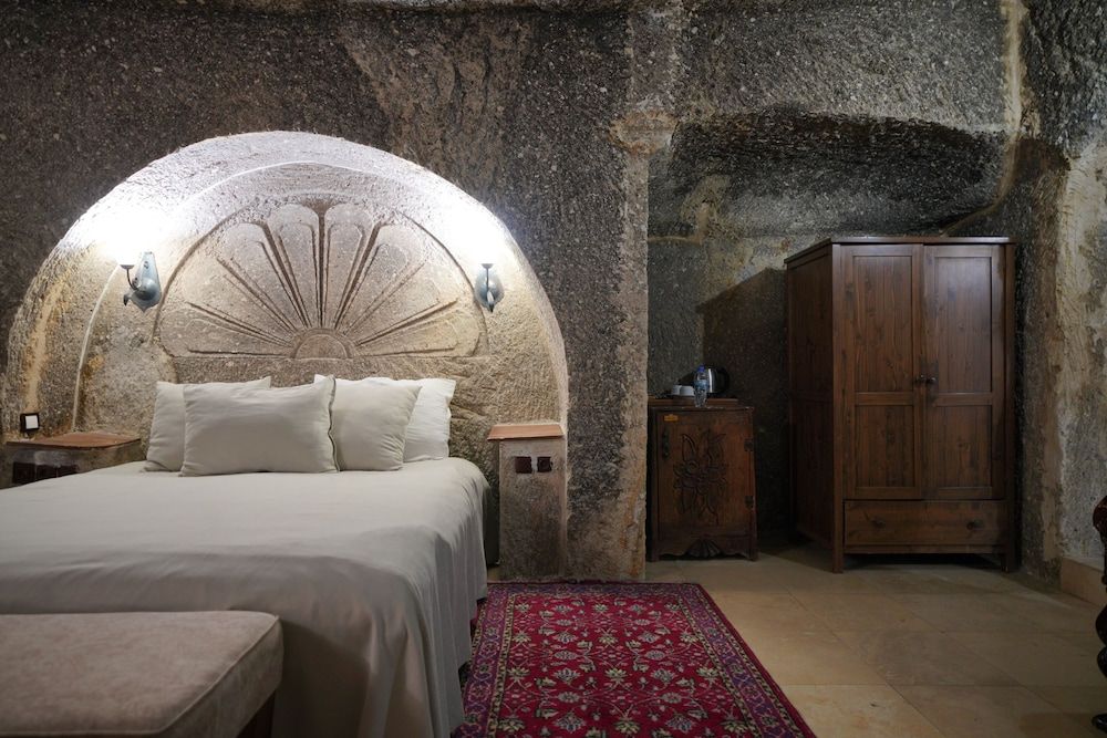 undefined Holiday Cave Hotel 9