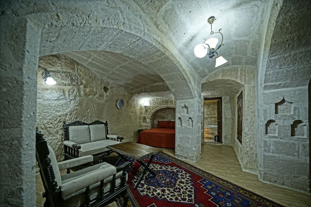 undefined Holiday Cave Hotel 4