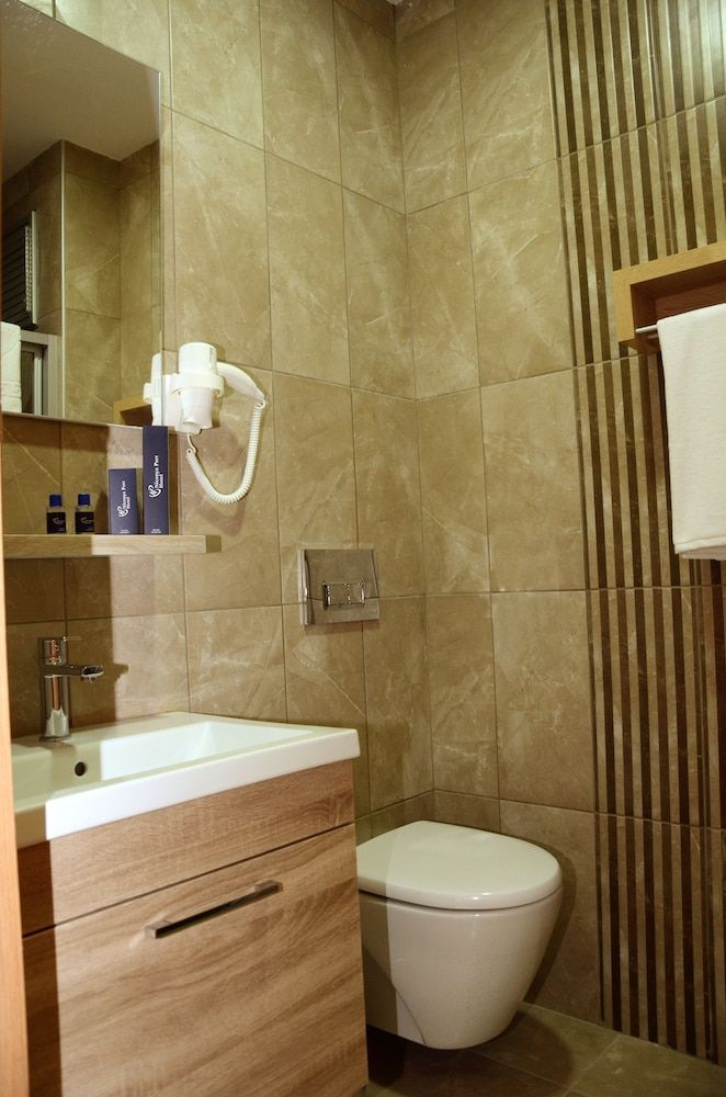 Niconya Port Suite&Hotel Economy Double Room, 1 Queen Bed 5