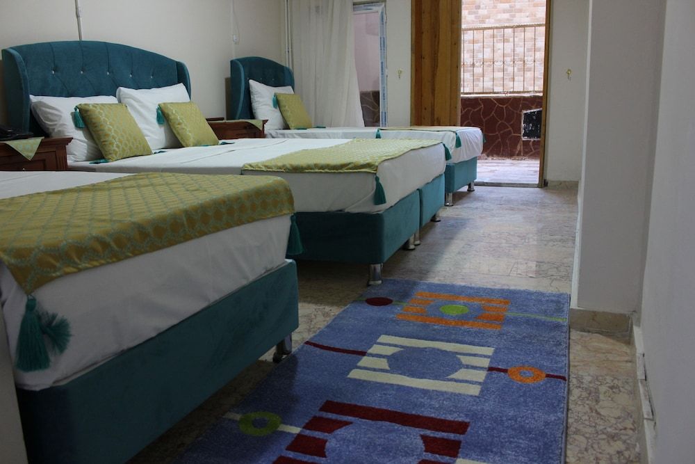 undefined Lika 2 Apart 3