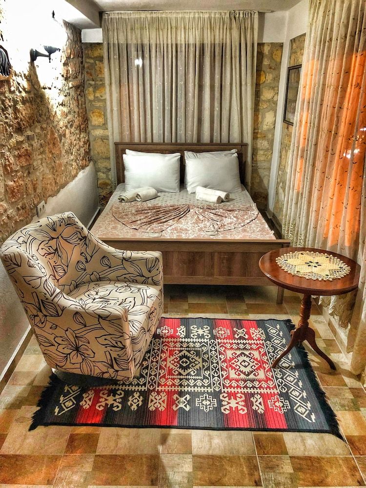 Parmis Boutique House Deluxe Quadruple Room 16