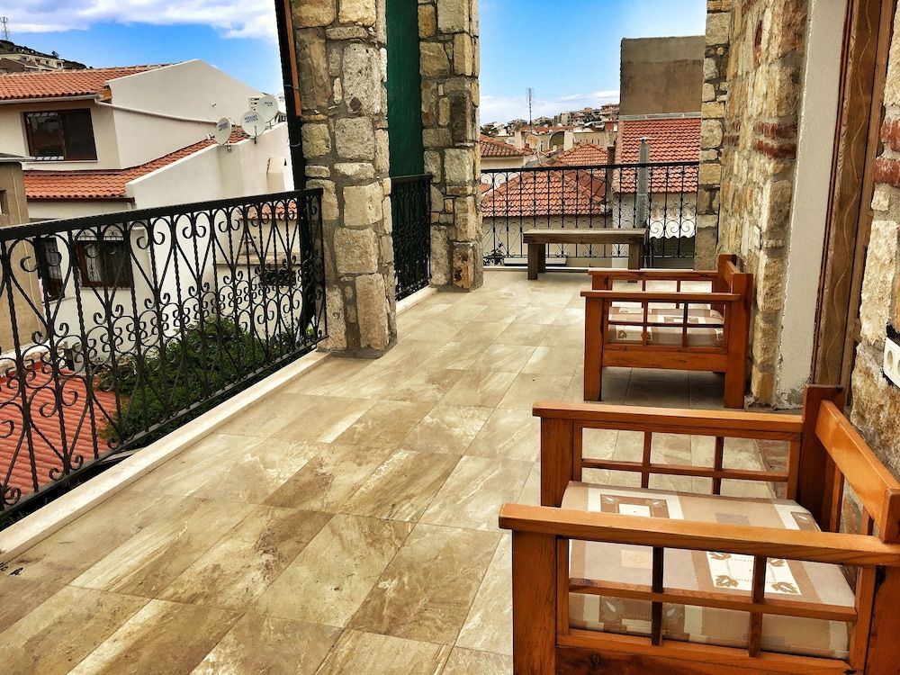 Parmis Boutique House Deluxe Double Room 9