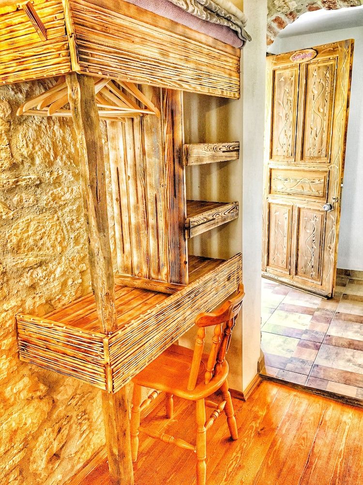 Parmis Boutique House Deluxe Triple Room 5