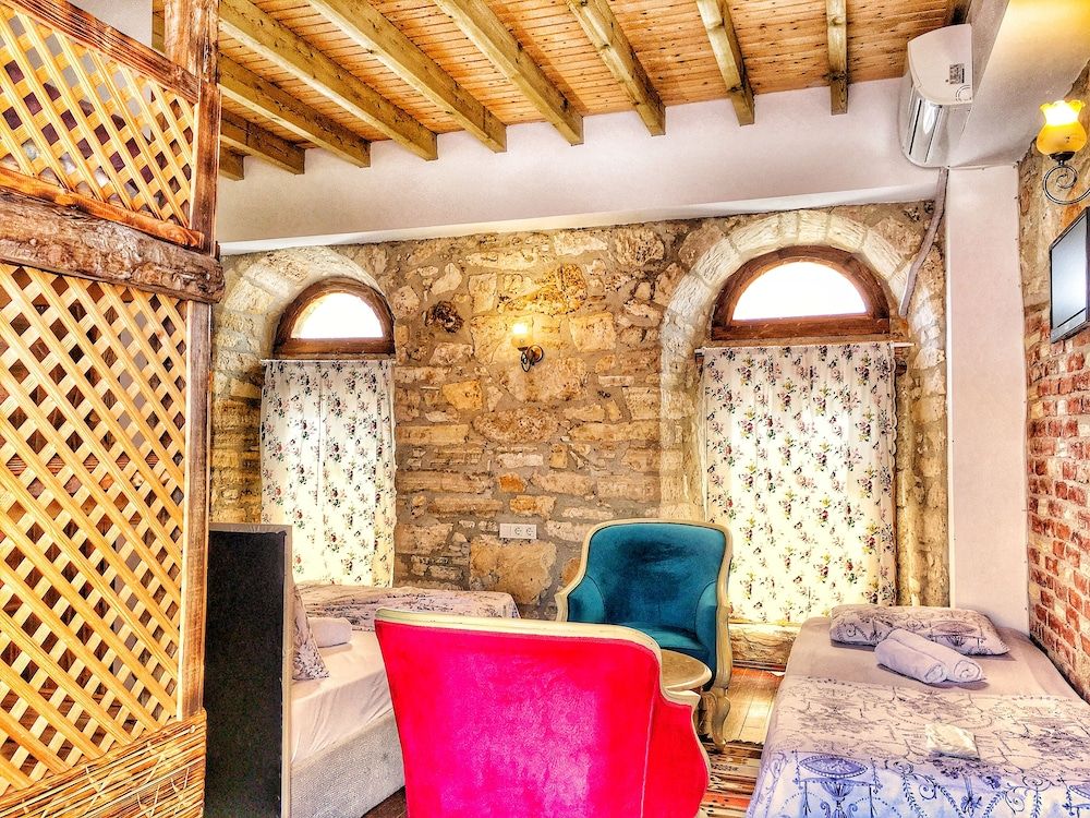 Parmis Boutique House Deluxe Quadruple Room 19