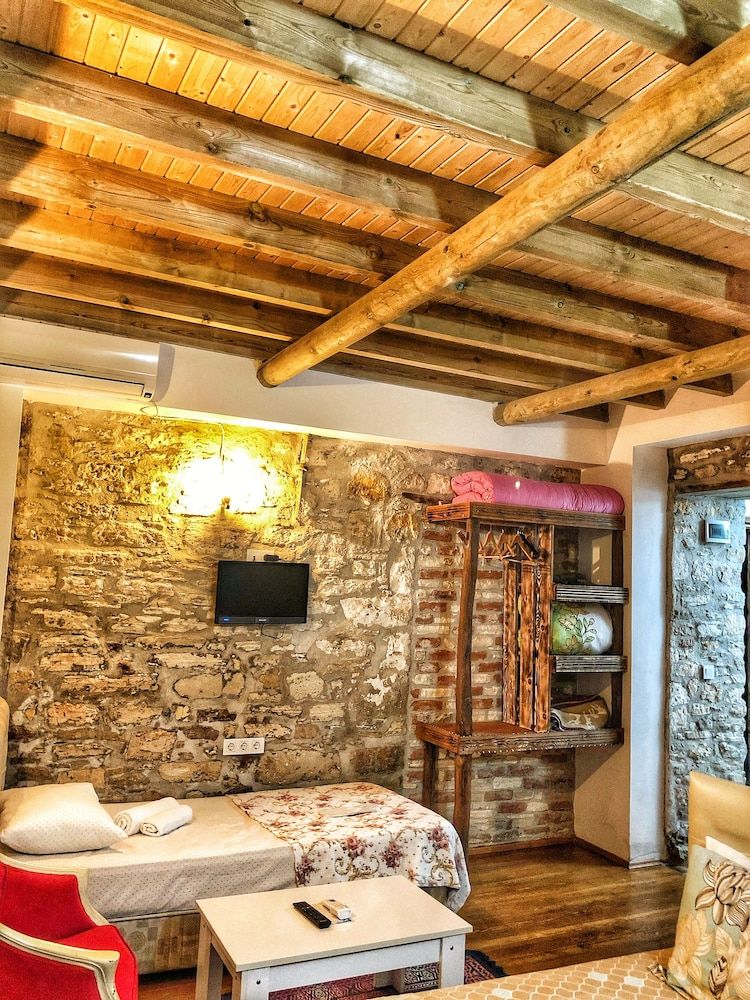 Parmis Boutique House Deluxe Quadruple Room 20