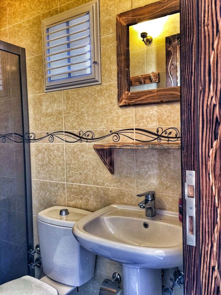 Parmis Boutique House Deluxe Double Room 12