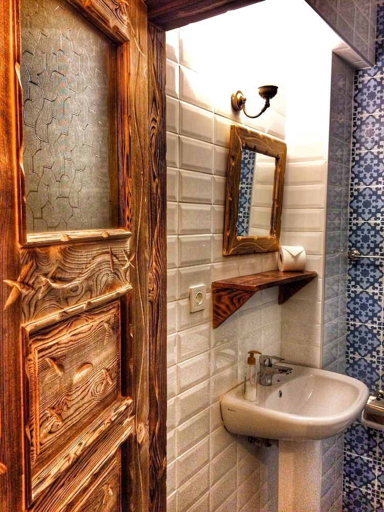 Parmis Boutique House Deluxe Quadruple Room 26