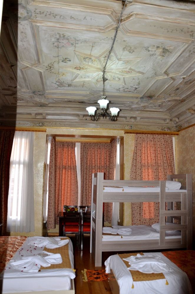 undefined Lika Apart 9