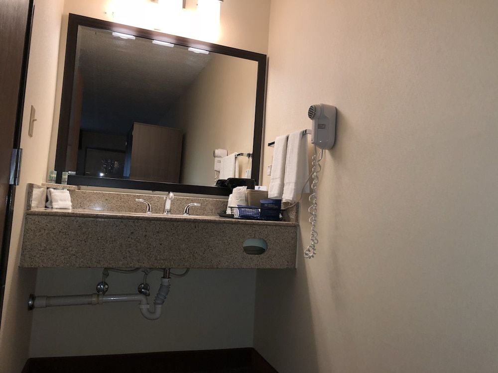 MHO Inn & Suites