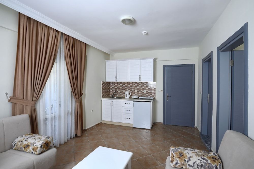 Summer in Garden Suites & Beach Hotel Family Apartment 2