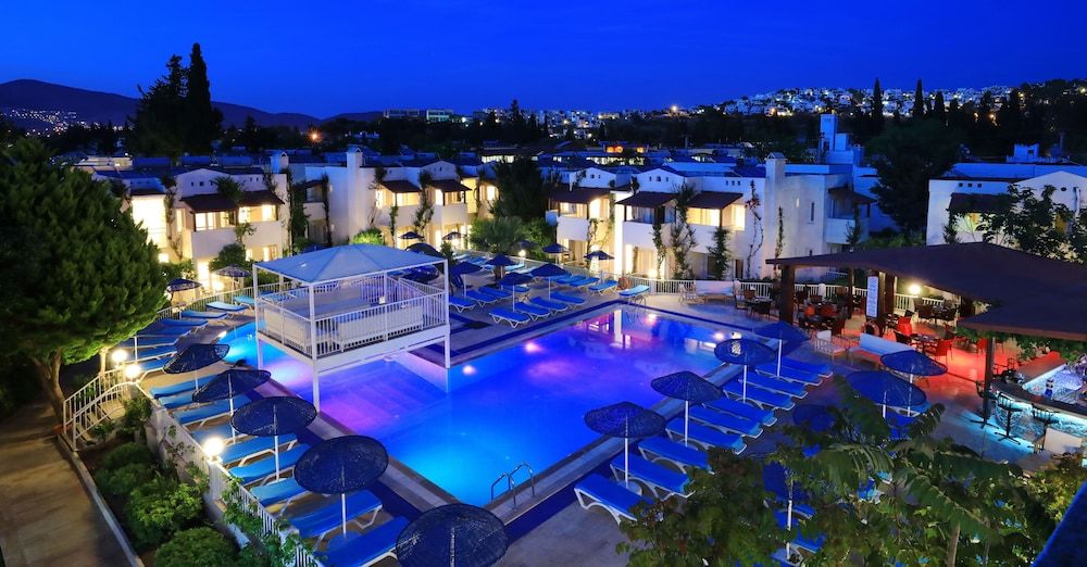 undefined Summer in Garden Suites & Beach Hotel 6