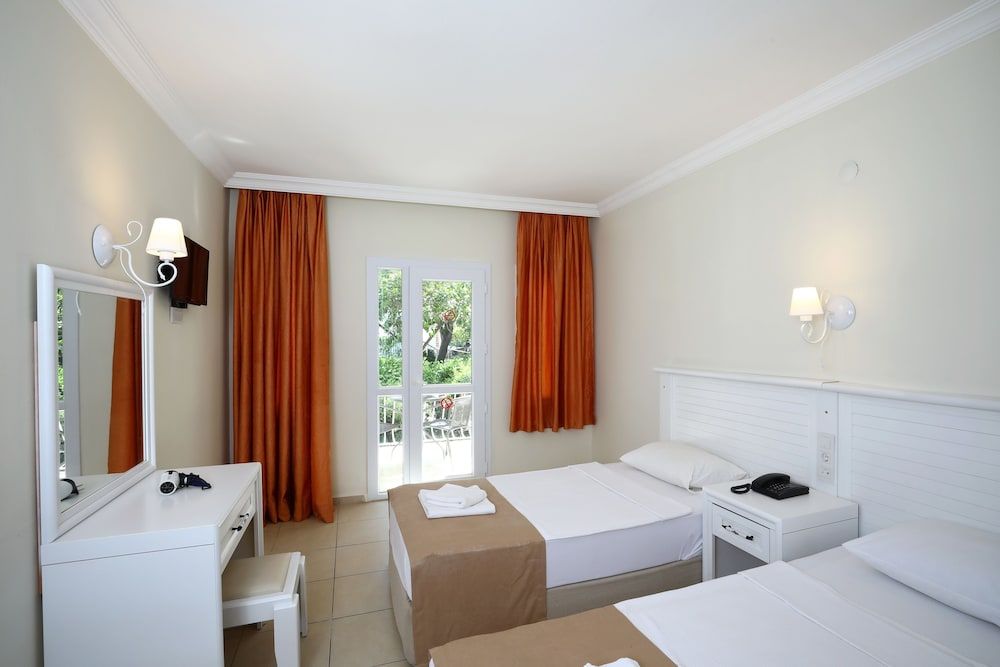 Summer in Garden Suites & Beach Hotel Standard Double or Twin Room 2