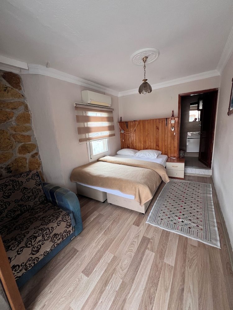 Pergamon Pension Family Double or Twin Room 3