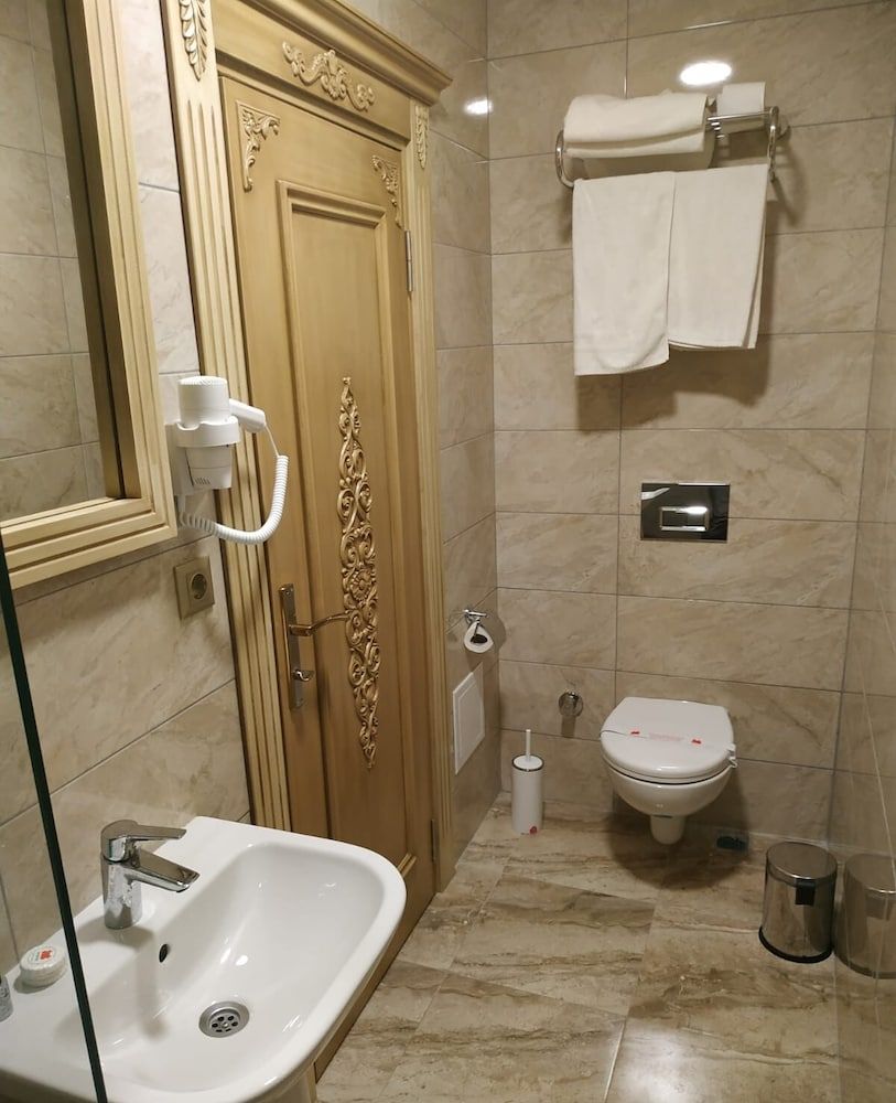 Apple Tree Hotel Economy Double Room 3