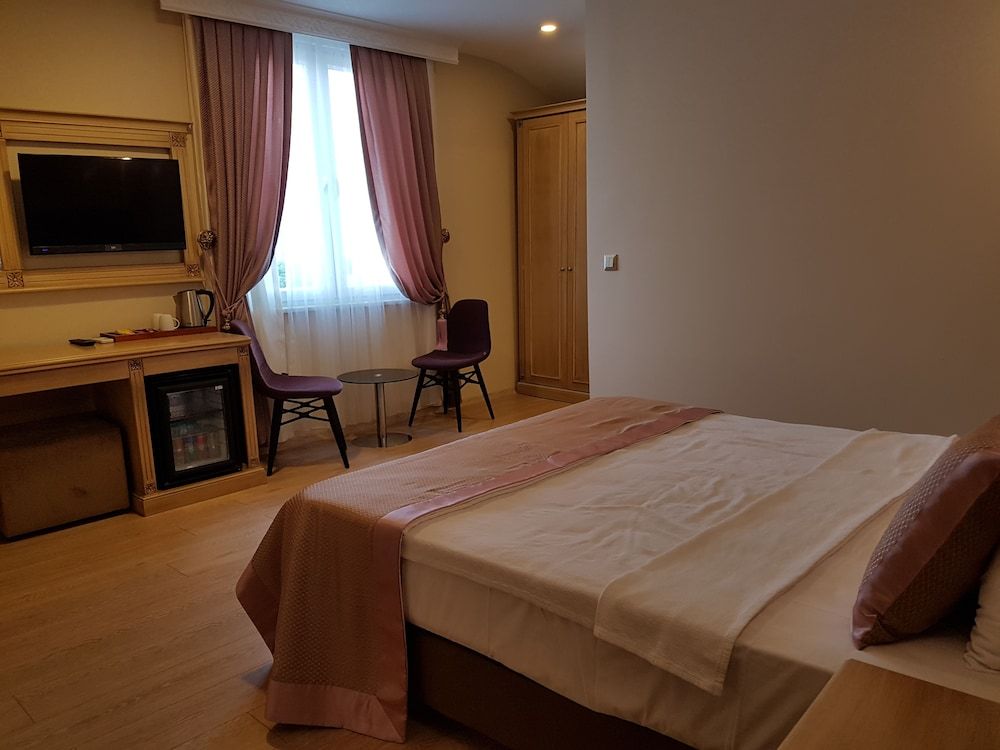 undefined Apple Tree Hotel 4