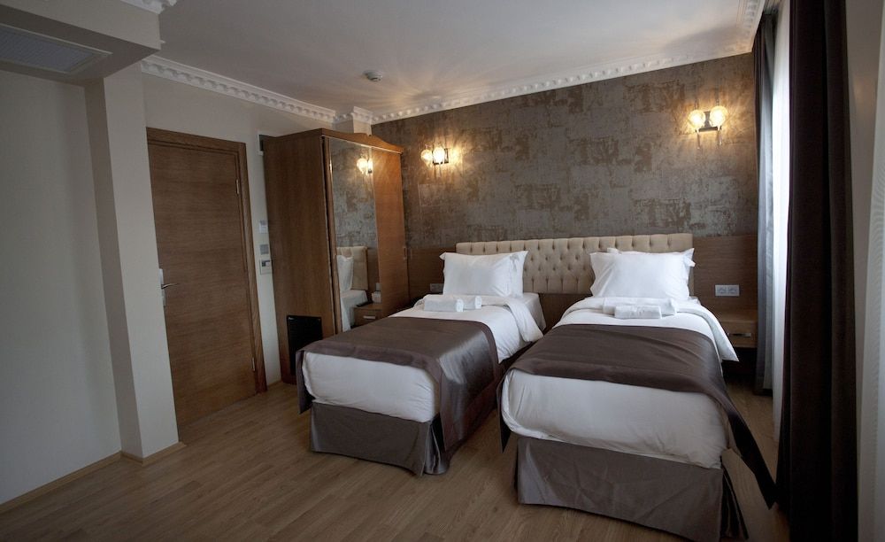 Pera Line Hotel Deluxe Tek Büyük veya Iki Ayri Yatakli Oda Oturma Alanli 6