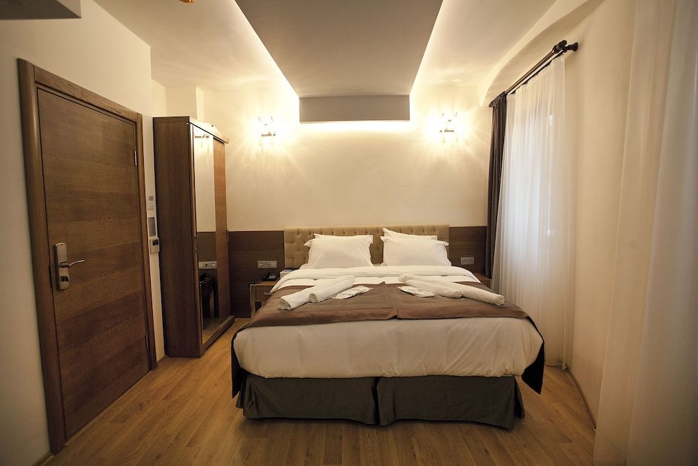 Pera Line Hotel Deluxe Tek Büyük veya Iki Ayri Yatakli Oda Oturma Alanli 11