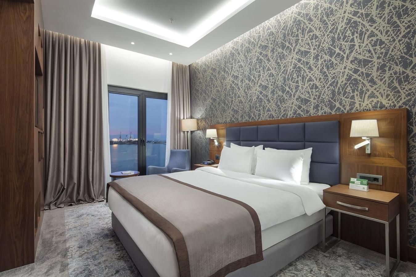 1 King Bed Suite Sea View